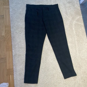 Kostymbyxor Zara - Bra skick! Storlek: EUR 42