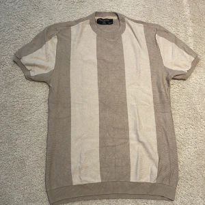 Unik märkeströja - Storlek M Bra skick, sparsamt använd Perfekt nu till sommaren!