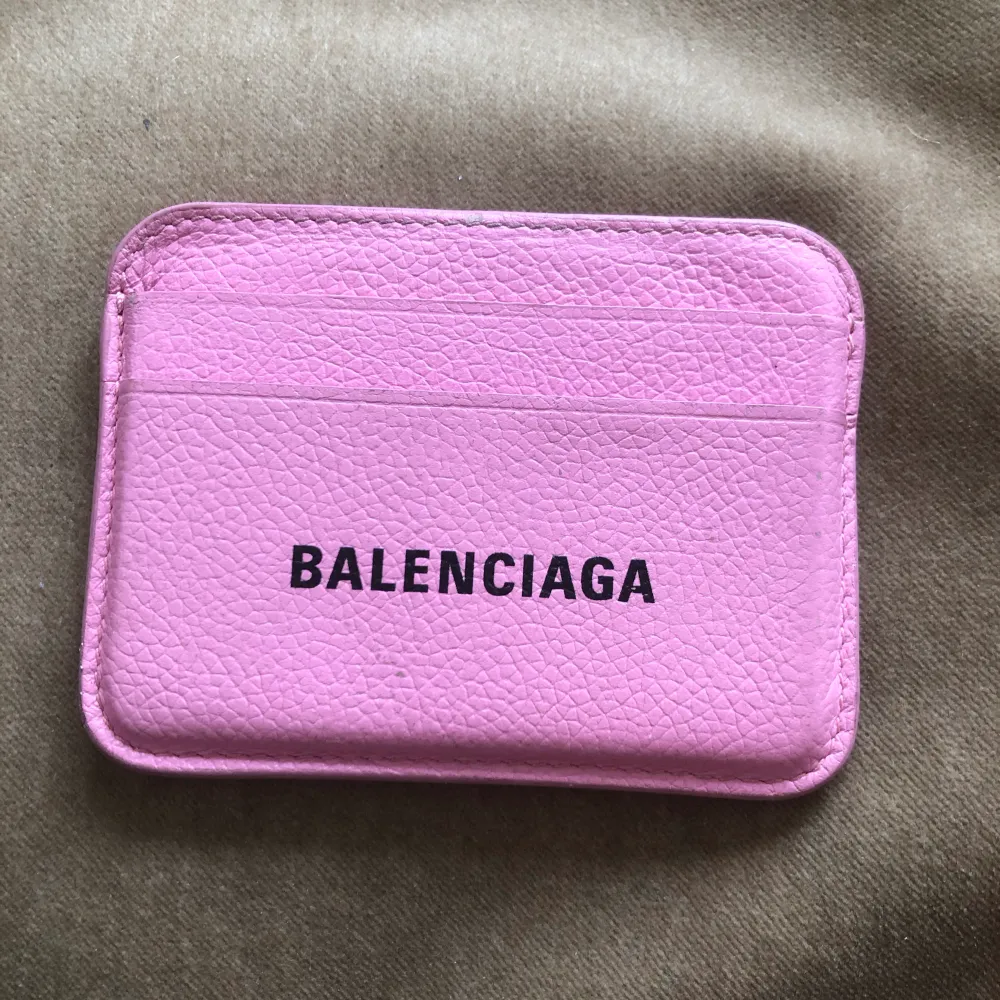 Rosa balenciaga korthållare i fint skick . Accessoarer.