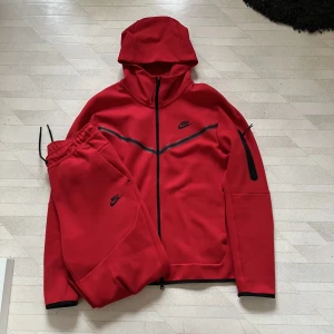 Nike tech fleece - Använd nån gång bara, så fin skick. Storlek M