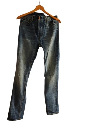 Jeans i storlek 32 - herr - Jeans i bra skick säljes.  Storlek 32  Inköpta på Carlings