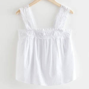 Så gulligt linne💘 - Ett så gulligt linne/topp från other stories, köpt förra sommaren men sparsamt använd!💘 