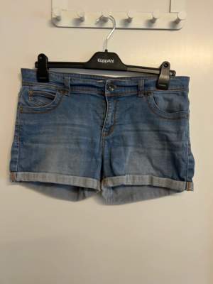 Jeansshorts storlek 40 