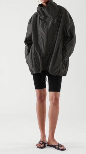 COS nylon anorak - COS nylon anorak i nyskick (unused).