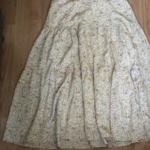 Sommarkjol - Sommarkjol från dazy/shein bra skick. Har även dragkedja