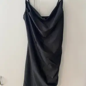Jättefin klänning från bikbok, använt den en gång🩷