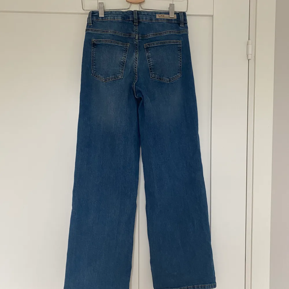Jeans från LAB industriers. Mycket fin passform! Storlek 158 (storlek 12-14 år). Som nya. . Jeans & Byxor.