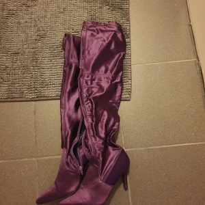 Skor - Hej sälker ett par klackskor 