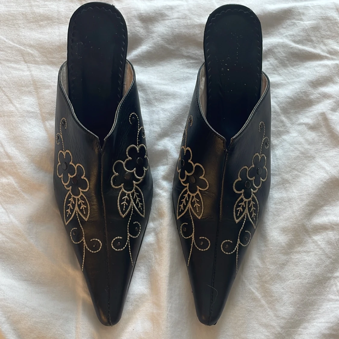 𝕂𝕚𝕥𝕥𝕖𝕟 𝕙𝕖𝕖𝕝𝕤 - 90