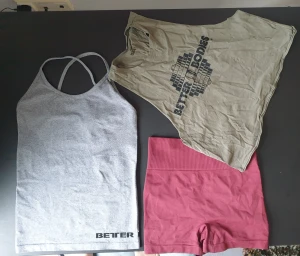 Träningskläder - Två better Better Bodies toppar. Säljer då jag har för mycket träningskläder. Även ett par shorts från shein. Originalpris toppar: 399kr, 299kr. Kläderna är bara använda enstaka gånger. Storlek xs på allt. 200kr för allt. 100kr för en topp. Shorts 30kr.