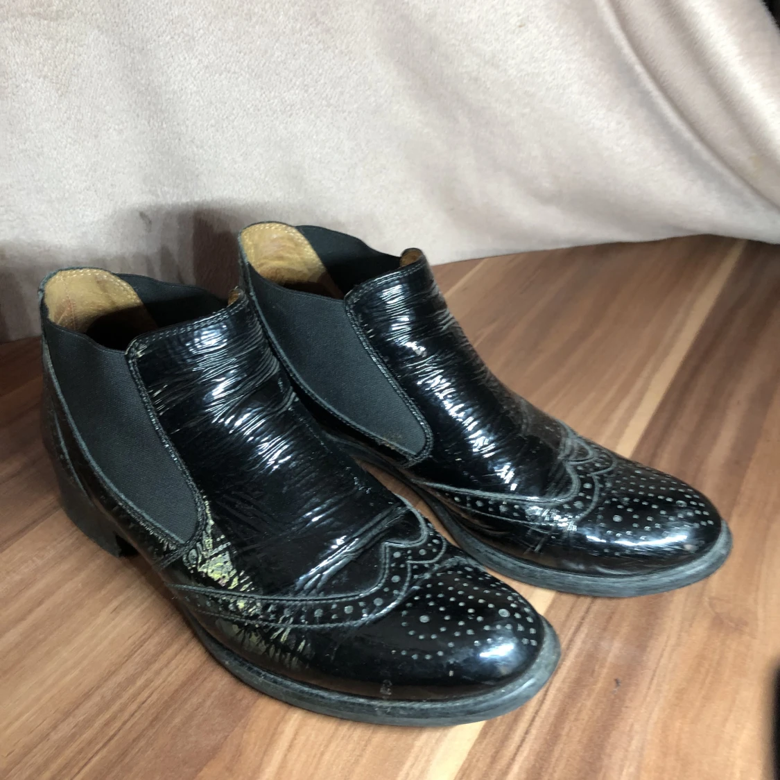 Glansiga läder skor - 90