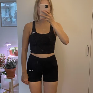 Icaniwill set  - Set från icaniwill Topp med brottarrygg i stl xs Shorts i stl xs Styckpris 150 eller 200 för båda I nyskick!