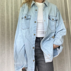 Jeansskjorta från Levi’s  - Jeansskjorta från Levi’s! Oversize  