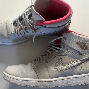 Air Jordan 1 Retro High Nouv - 7-8/10 Cond, storlek 46/US12 Skickas med låda Fler bilder kan skickas vid intresse🙂  