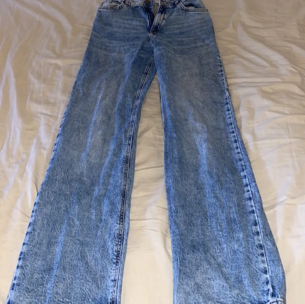 Blåa jeans från Lindex, okej skick! Köpt för 300. Jeans & Byxor.