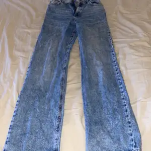 Blåa jeans från Lindex, okej skick! Köpt för 300