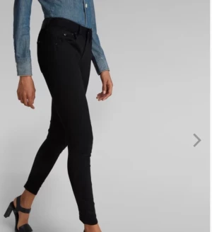 Mos mos jeans i stl 24. Ny - Mos mos svart jeans i stl 24. Ny skick.