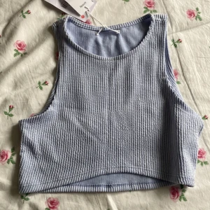 Topp/Linne - Oanvänd (bara provat) Storlek L men liten i storlek, passar M och S 