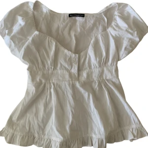Blus - Fin blus som tyvärr inte kommer till användning eftersom den är för stor på mig. 