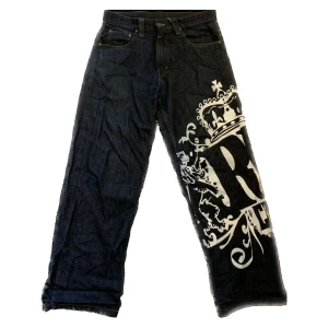 baggy Bsat jeans med tryck - ascoola baggy jeans från Bsat, ca strl 34/36