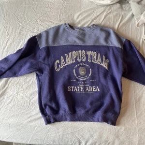 Hoddie - Nästan oanvänd hoddie utan luva, storlek xs! Super fin och inga fläckar eller liknande. Använd cirka 10 gånger! 