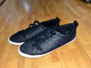 Skor - Mörk blå sneakers 