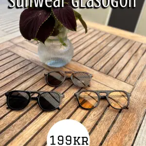 Sommarens fräschaste och trendiga solglasögon är här! Finns i två modeller i flertal färger! Grym kvalité till ett grymt pris! Klicka in på profilen för mer information!