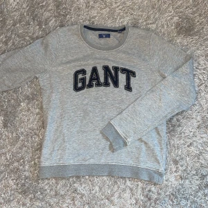 Tröja  - Grå tröja från GANT i bra skick! 