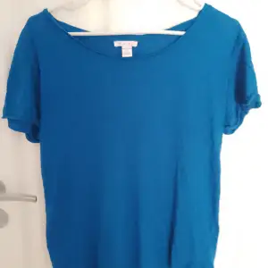 Blå tshirt i storlek S. Bra skick 