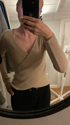 Topp - Jättemjuk beige topp. Aldrig använd då jag beställde i fel färg. Otroligt skön, Storlek XS❤️