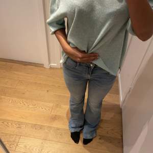 Jätte snygga zara jeans knappt använda! 💕
