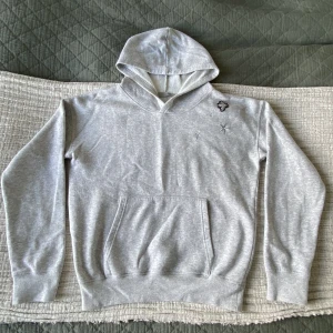 Hoodie - Aldrig använd och i mycket bra skick. Köpt från sellpy!