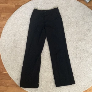Kostymby - Jätte snygga kostymbyxor som tyvärr börjar bli försmå för mig💓