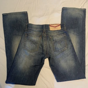 Lågmidjade jeans - Jättefina jeans från crocker, som tyvärr är för små för mig. De är storlek 34, XS. 