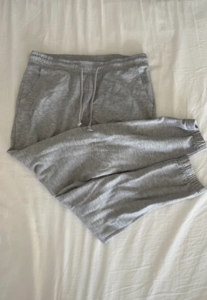 Gråa mjukisbyxor  - Gråa mjukis byxor