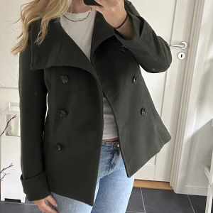 Kort kappa - Kort kappa från hm i en magisk grön färg.✨💓