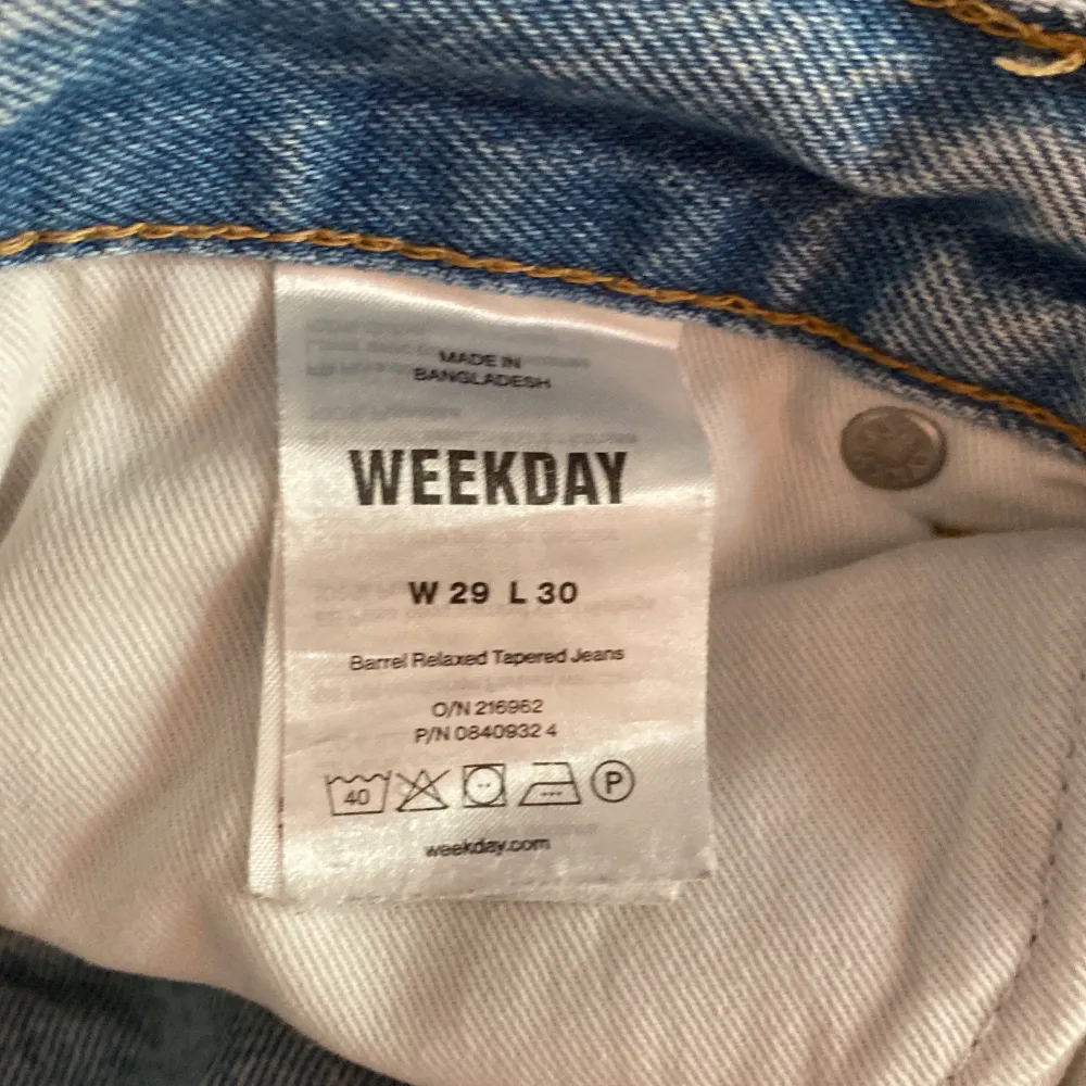 Weekday jeans knappt använda. Jeans & Byxor.