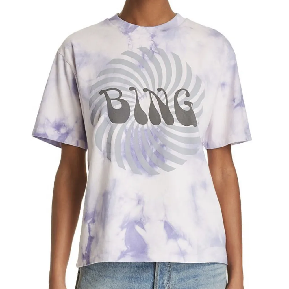Sjukt snygg t-shirt från Anine Bing i nyskick!! säljes då den är för liten 💘💘. T-shirts.