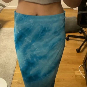 Blå långkjol - Lägger upp igen fast billigare denna gången❤️ väldigt fin. 