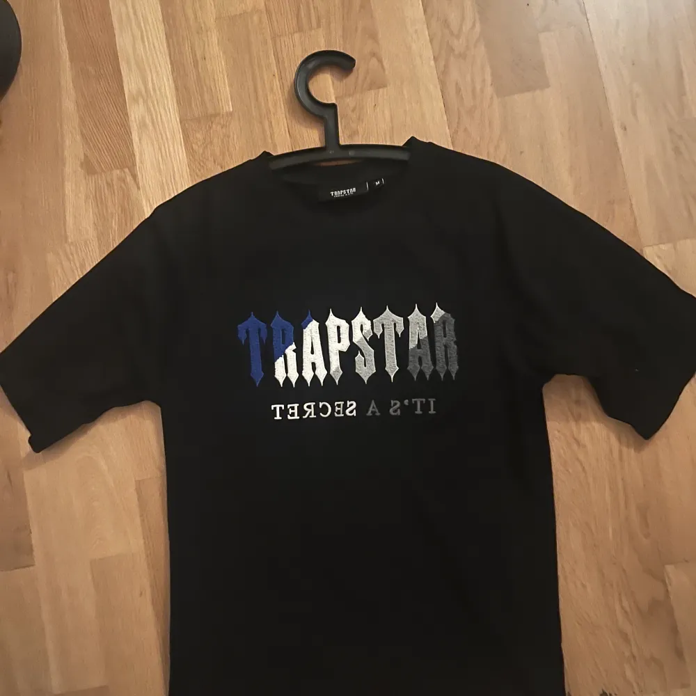 Trapstar t-shirt. T-shirts.