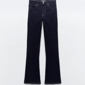 zara jeans - mörkblåa lågmidjade jeans från zara, skriv för mer bilder 