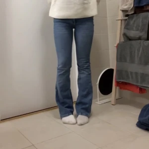 Low waist bootcut jeans - Säljs då dom ej används!💋superbra skicka endast använda fåtal gånger😙low waist!!