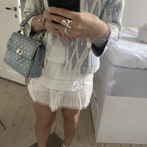 Zara kjol - Så snygg kjol från zaras barnavdelning, storlek 13-14, passar xs! Lånade bilder från LJzellout💓