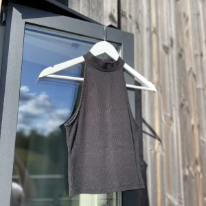 High-neck topp Svart - Svart linne, använt men i gott skick. 