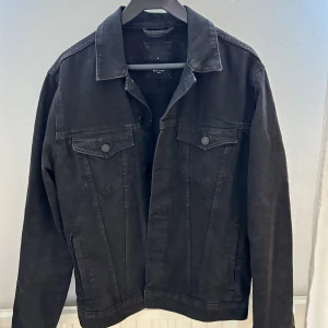 Svart jeansjacka - svart jeansjacka i strl S, bra skick
