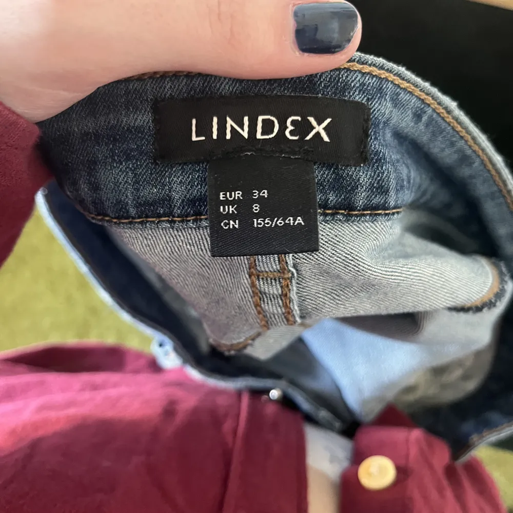 Mina absolut favorit jeans har tyvärr blivit lite för små💔 därför vill jag sälja vidare de till nån som kan älska de lika mkt. Köpta på Lindex för flera år sen för 500kr. Fortsatt bra skick! . Jeans & Byxor.