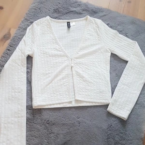 Kofta vit - Blus/kofta, stl xs, från hm, vit, använd 1 gng