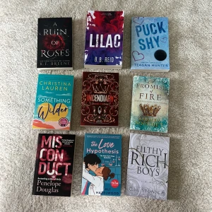 Böcker  - Säljer lite böcker. 60 kr per bok+ frakt. 💗