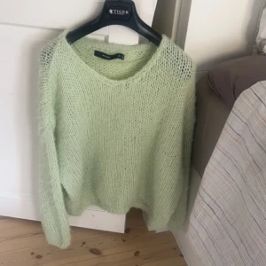 Stickad tröja - Stickad tröja från Vero Moda, sticks inte, storlek L. Supermysig