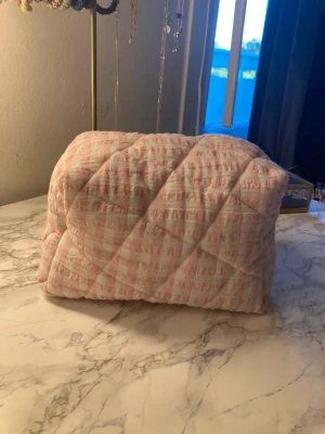 Necessär  - Egensydd necessär, går att välja färg på både tyg och dragkedja❤️